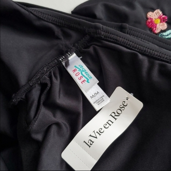 La Vie en Rose One Shoulder Ruffle Embroidered Flowers Black Bathing Suit Size M - Picture 8 of 11